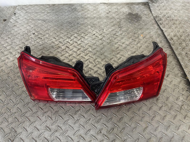 10-14 Subaru Outback Inner Tail Light Set Oem