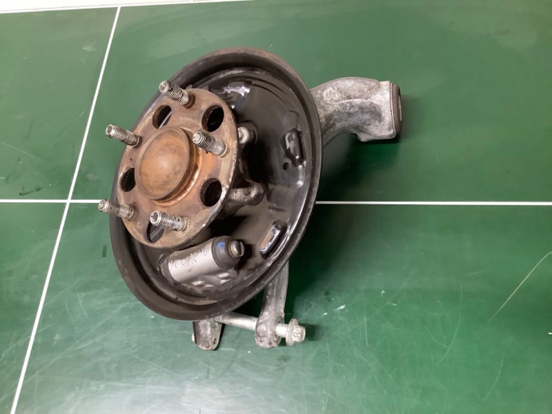 06-11 Civic 1.8L Right Rear Drum Suspension Knuckle Spindle Stub Hub Used OEM