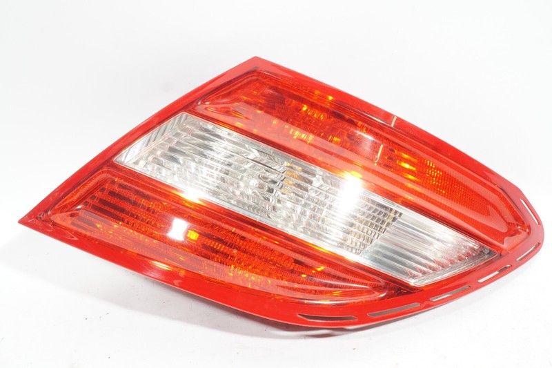 2008-2014 MERCEDES BENZ C300 4 MATIC W204 RIGHT PASSENGER SIDE TAIL LIGHT OEM