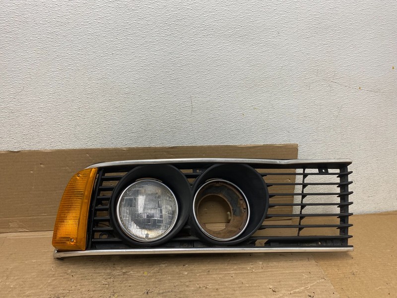 1978 to 1982 BMW 7 E23 733iRight Passenger Halogen Headlight W/Cover o3701 DG