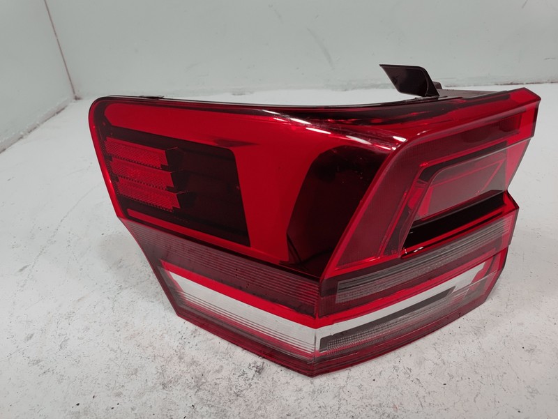 18-2020 VOLKSWAGEN ATLAS REAR LEFT DRIVER SIDE OUTER TAILLIGHT LIGHT LAMP OEM