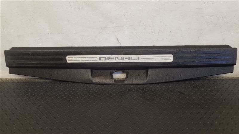 07-14 GMC Yukon Denali Liftgate Scuff Plate Trim Black OEM 15931758