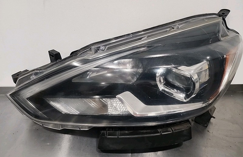 LH Nissan Sentra Headlight Head Light Driver's Left LED 2016 - 2019 Very Good