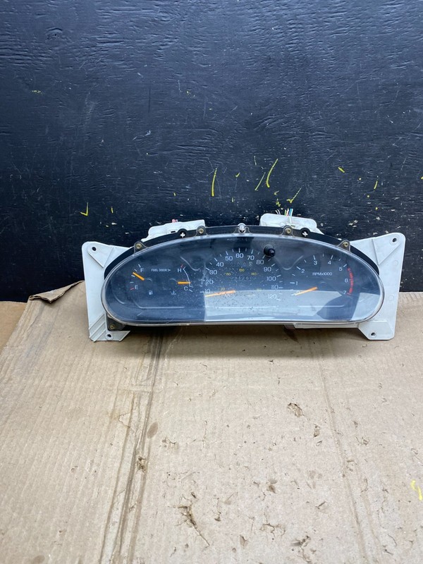 1997Ford Thunderbird Speedometer Instrument Gauge Cluster Oem X6031 DG