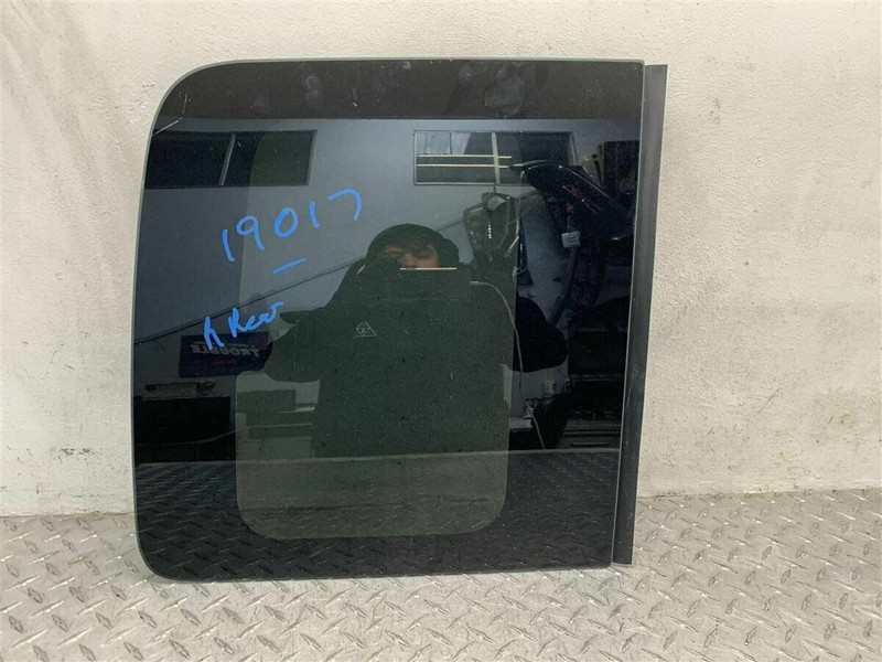 98-02 DODGE RAM QUAD CAB 4 DOOR PASSENGER REAR DOOR GLASS WINDOW OEM 55275054AB