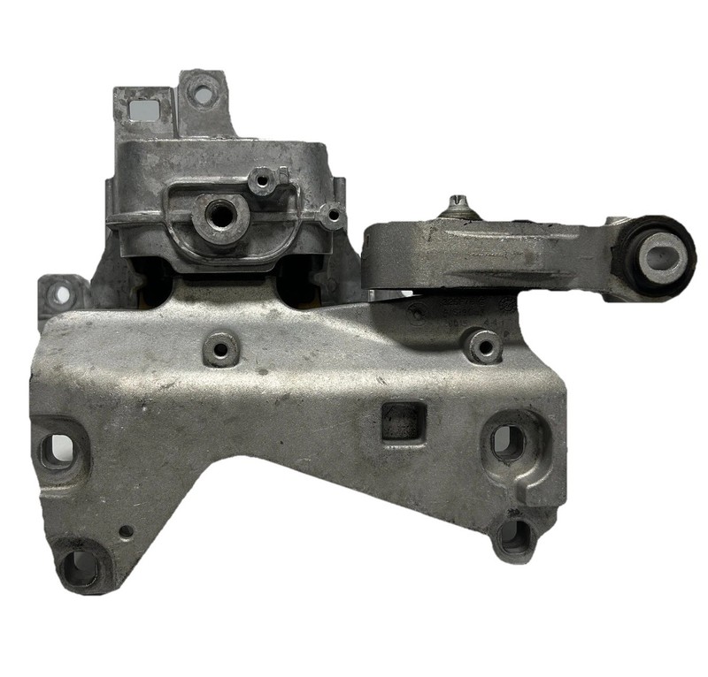 📌 2019-2026 MERCEDES A220 V177 2.0L ENGINE MOTOR RIGHT SIDE SUPPORT BRACKET OEM
