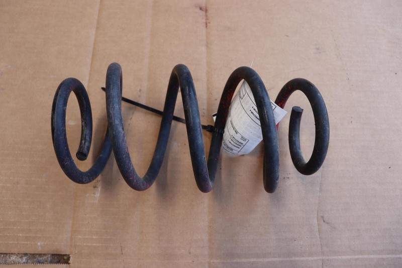 2014-2019 MERCEDES CLA250 C117 AWD REAR RIGHT SUSPENSION COIL SPRING OEM