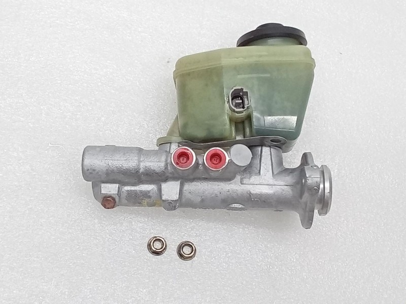 Brake Master Cylinder Without ABS Fits 96-00 4 RUNNER 73483