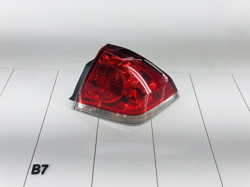14-16 CHEVROLET IMPALA LIMITED REAR RIGHT SIDE TAIL LIGHT BRAKE LAMP OEM