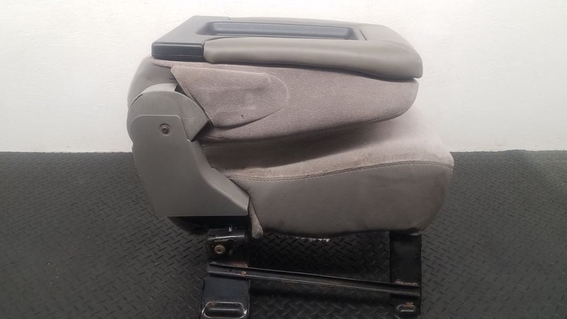 03-07 Chevrolet Silverado Center Seat Console Cloth Gray OEM 88942310