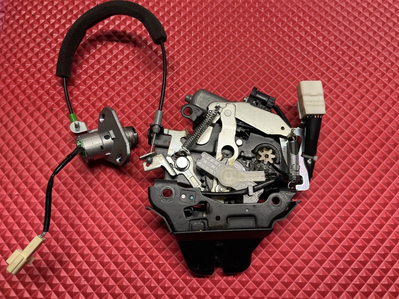 07-12 Lexus LS460 Trunk Latch Release Motor Actuator (163800-0370) Tested Oem