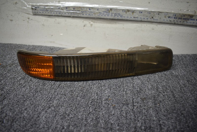1999-2007 GMC SIERRA TURN LIGHT RIGHT SIDE FACTORY OEM