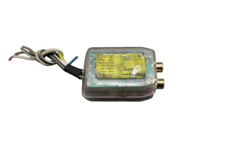 2016 Maserati Ghibli High to Low 2-Channel Line Output RCA Converter Aftermarket