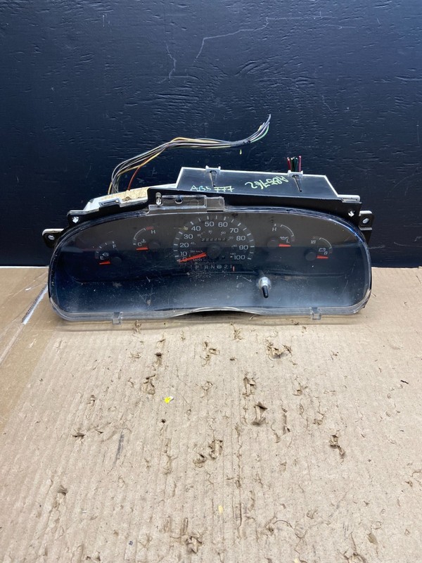 2001-2002 Ford Econoline E250 E350 Van Speedometer Instrument Cluster ab5777 DG
