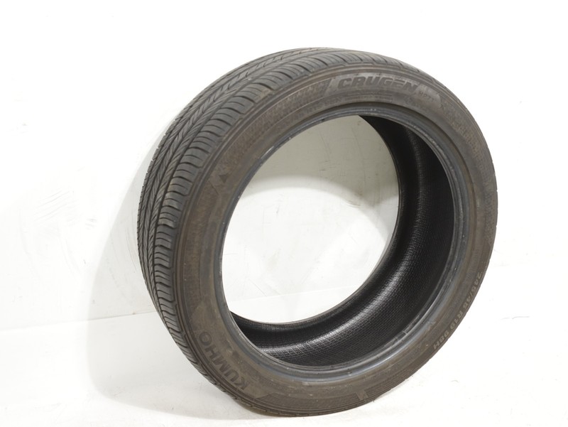 Used Tire CUMHO Crugen 245/45/R19 R19 98H Life 80% OEM (LOCAL ONLY)