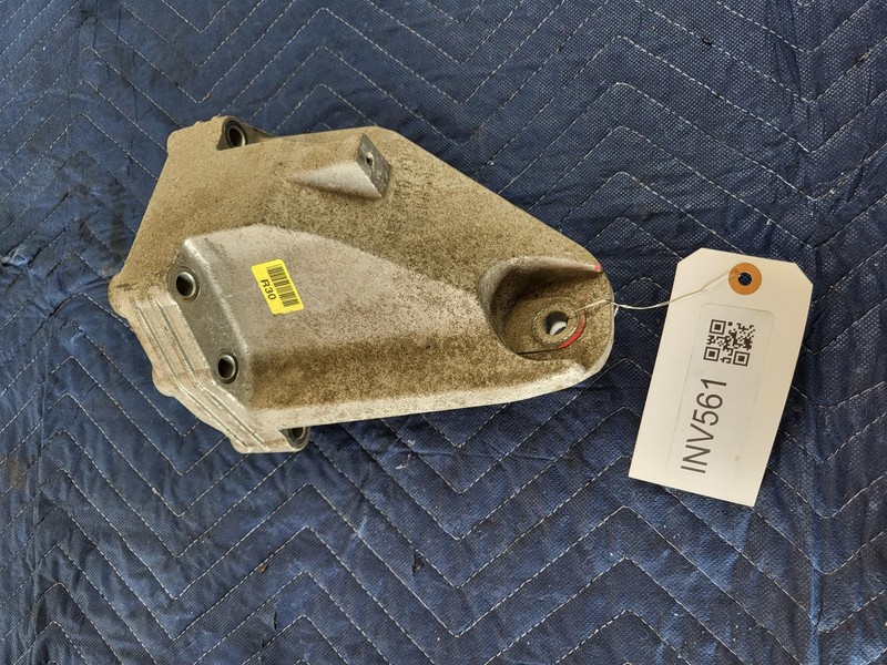 Used Oem GENESIS Right Engine Mount Bracket 21825-J5300 for 2019-23 G70 2.0 RWD