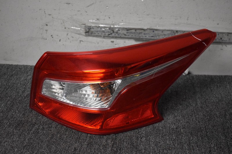 2016-2019 NISSAN SENTRA NISMO TAIL LIGHT RIGHT SIDE FACTORY OEM