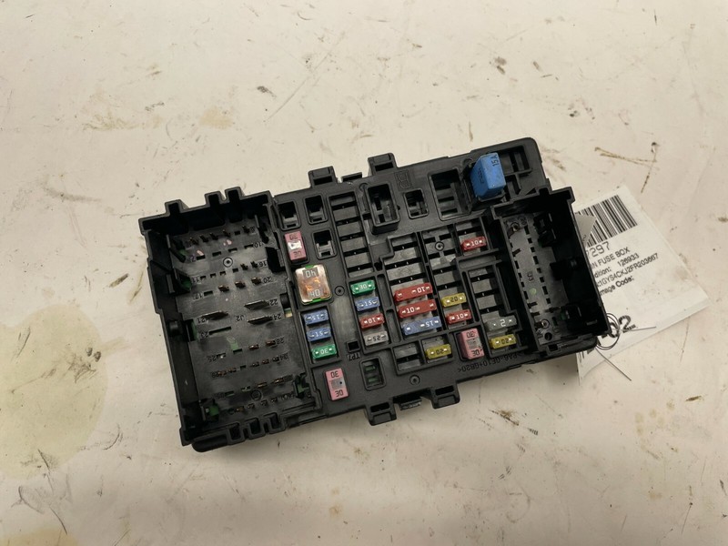 2015 CADILLAC ESCALADE Instrument Panel Fuse Block Box 23200661 RIGHT OEM