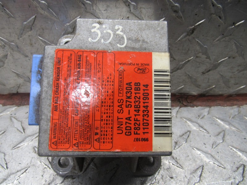 98 99 MAZDA 626 CONTROL MODULE GD7A-57K30A