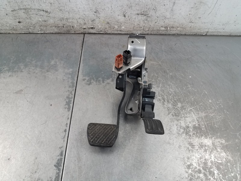 2014 Nissan Juke Nismo RS Accelerator / Brake Pedal Assembly #50369 X8