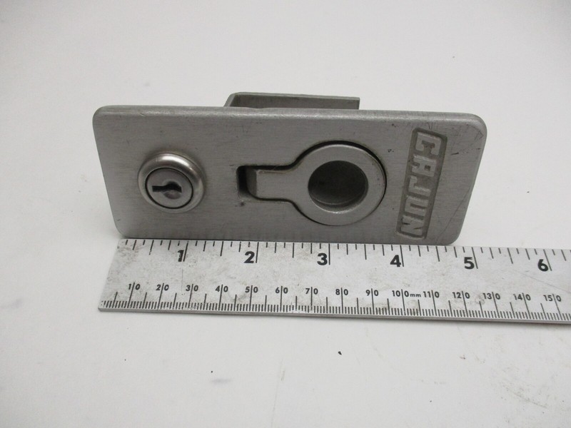 Cajun Bass BoatHatch Cover Pull & Lock