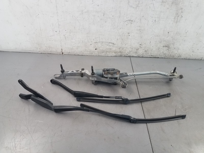 2011 Mercedes Benz AMG E 63 Windshield Wiper Motor / Arms #7920 B3