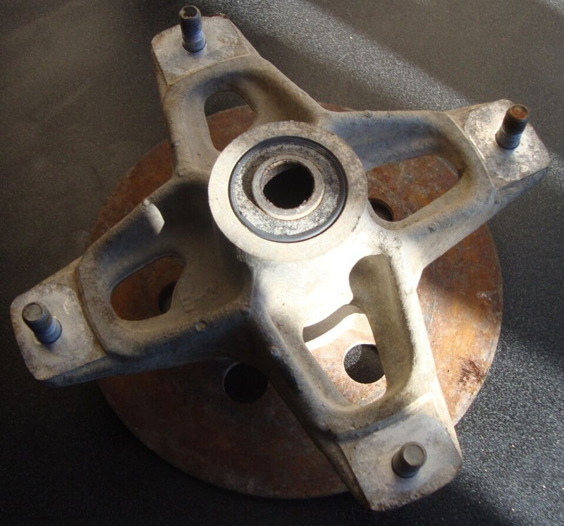 92 Suzuki Quad Runner ATV LT230 LT 230 E Right Front Wheel Hub Spindle Rotor G7