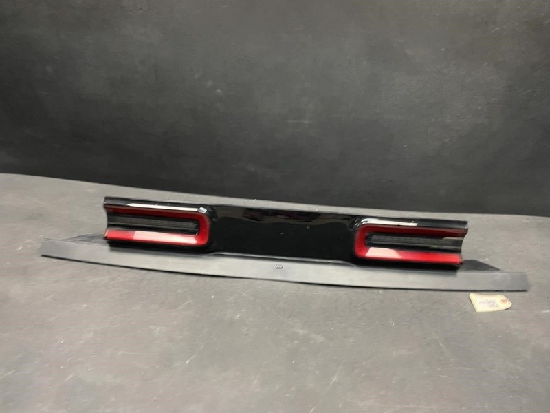 Center Tail Light LED 2020 Dodge Challenger 68419751AA 2015 2016 2017 - 2023 X