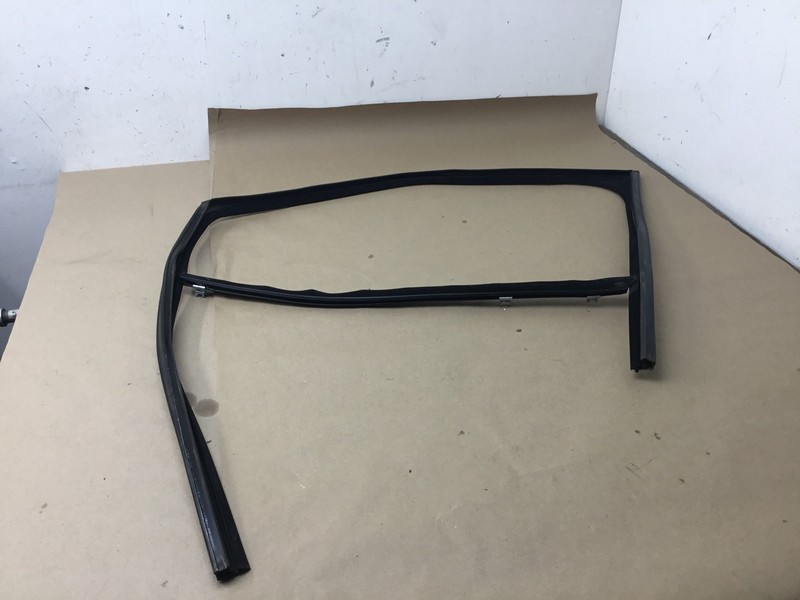 Land Range Rover Sport 2014 Front Left Door Window Weatherstrip Seal 14-17 ;:Y