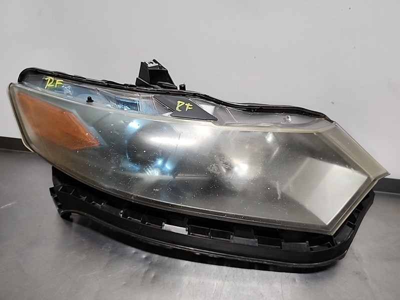 2010 2011 Honda Insight RH Passenger Headlight Side OEMHybird Halogen RF