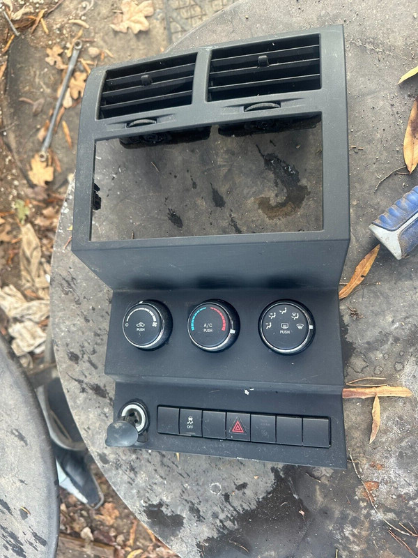 10-12 LIBERTY NITRO OEM MANUAL HEATER A/C AC CLIMATE CONTROL W/ VENT BEZEL TRIM