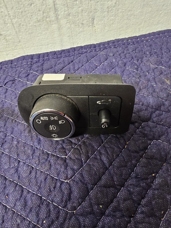 06 07 08 09 10 11 CHEVY IMPALA OE Headlight Switch (dash Mtd)