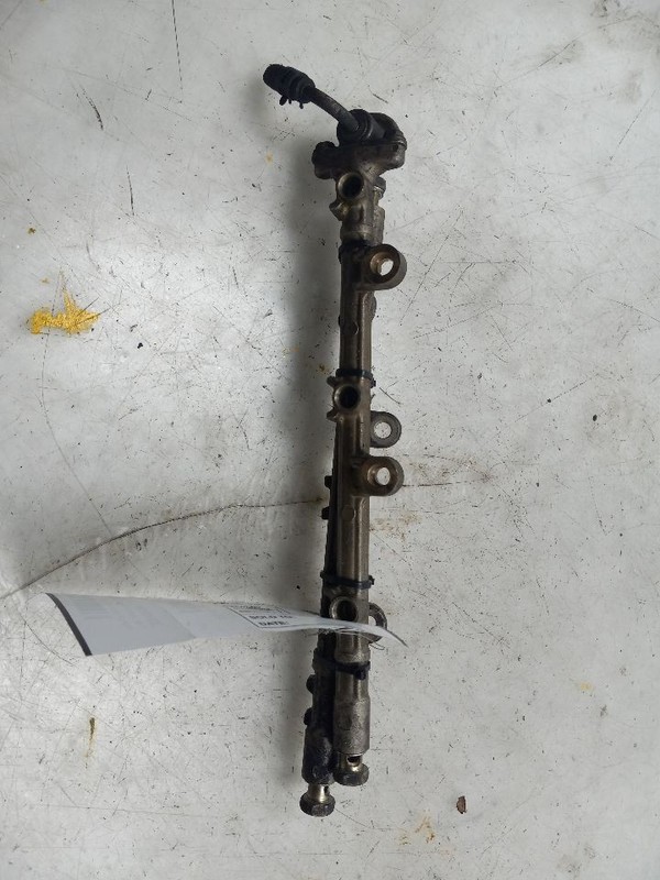 96-02 TOYOTA 4 RUNNER 3.4L FUEL INJECTION RAIL PAIR