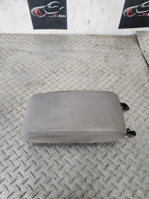 2004-2006 LEXUS ES330 Front Console Armrest Lid Cover Gray Leather Clean OEM