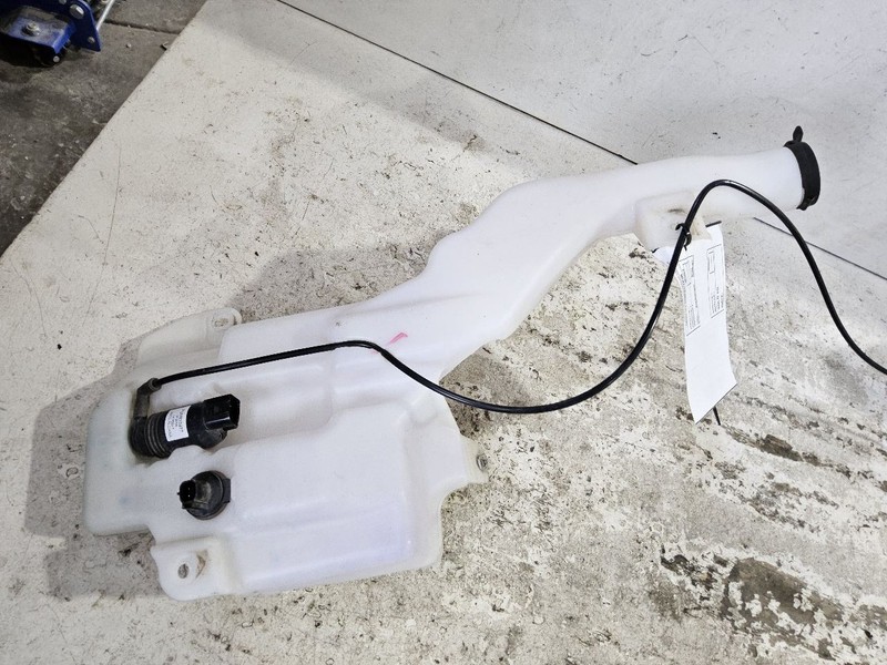 Wash Reservoir Classic Style Fits 15-19 SIERRA 1500 PICKUP 3410251