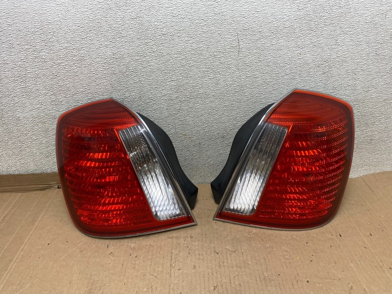 2004 2005 Hyundai XG350 XG Left+Right Tail Lights Oem U7207 DW