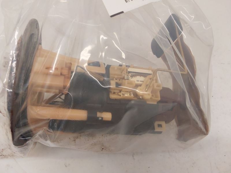 2003-2005 Hyundai Santa Fe Fuel Pump Assembly 2.7L from 01/15/03