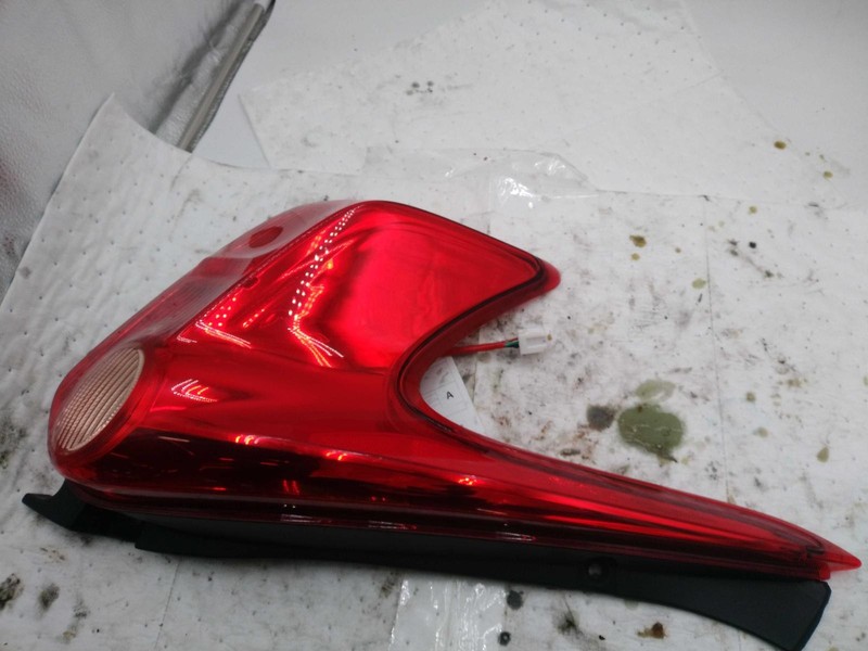 2011-2014 Nissan JUKE Left Tail Light Assembly Black OEM 116098 Used 107K