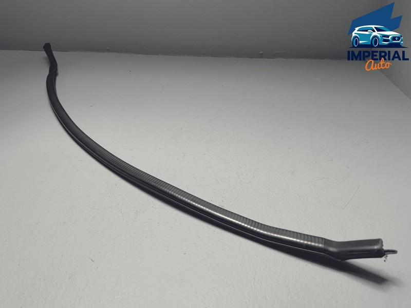 2017-2018 Audi Q7 Front Left Driver Door Forward Weatherstrip Seal OEM