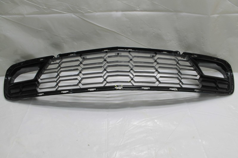 2014-2019 CHEVROLET CORVETTE C7 Z06 FRONT LOWER GRILLE GRILL NICE OEM