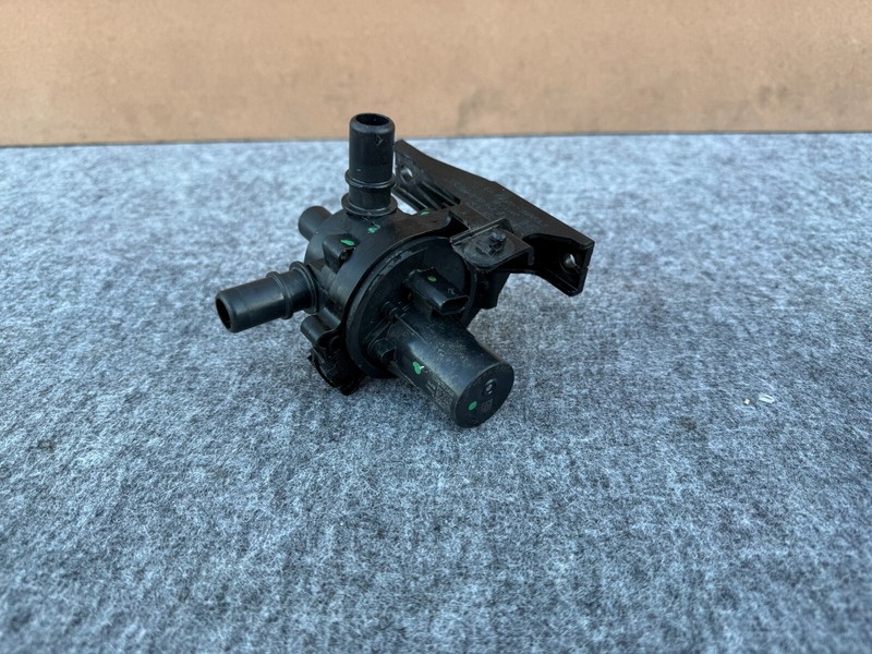 HYUNDAI IONIQ 5 2022-2025 OEM ENGINE AUXILIARY COOLANT WATER PUMP VALVE ASSEMBLY