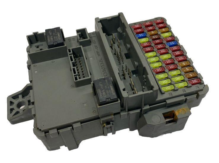 Honda CRV junction box 20 fuse relay block OEM TPGA0 has a broken part see pics