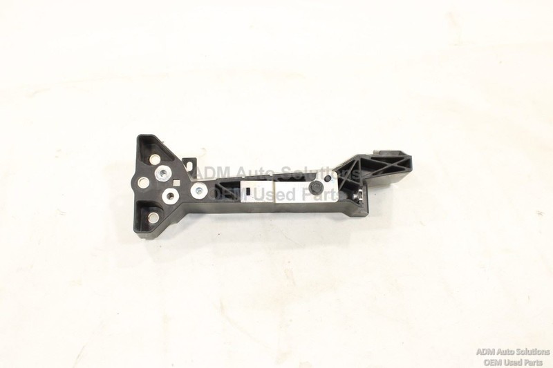 2017-2022 INFINITI Q60 DRIVER SIDE RADIATOR CORE SUPPORT BRACKET 62585-4GA0A OEM