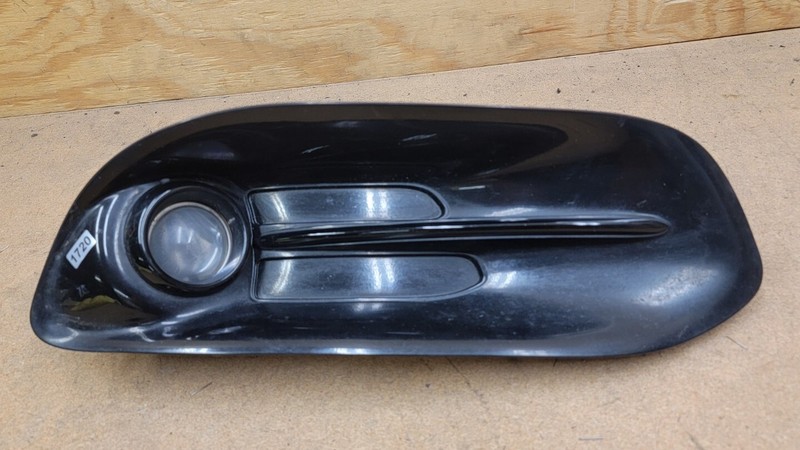 2013 2014 2015 2016 DODGE DART Front Bumper Passenger RH FogLight Lamp Bezel OEM