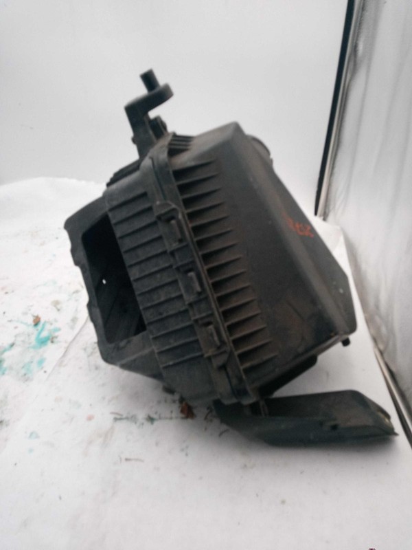 2013 Cadillac CTS Air Cleaner Assembly OEM 20880138 Used 83K Miles Black