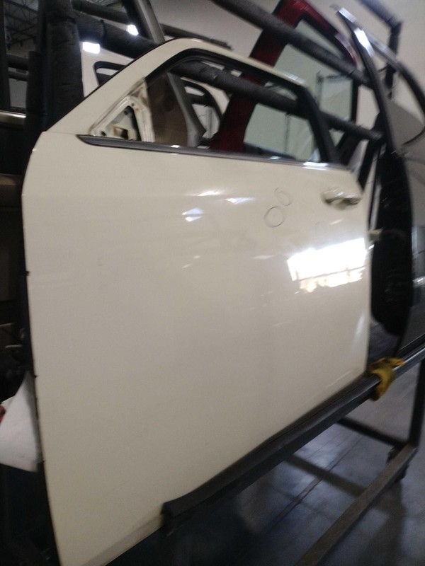 2009 Chrysler 300 Left Front Door White OEM 277578 Dings 139k Miles