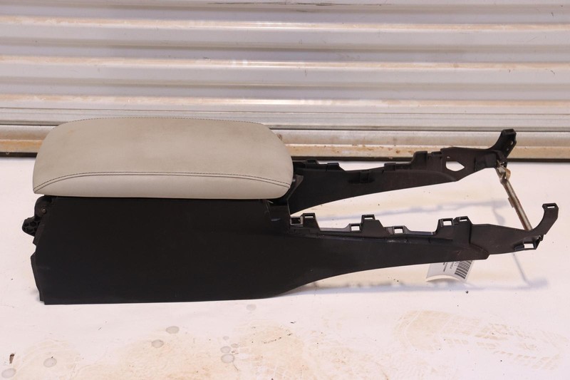 2013-2015 LEXUS GS350 FRONT CENTER CONSOLE COMPARTMENT ARMREST OEM