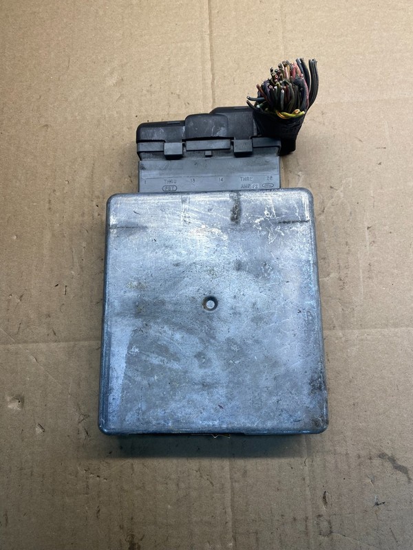 2004 Ford Crown Victoria Engine Control Unit ECU Computer Module ab4229 DG