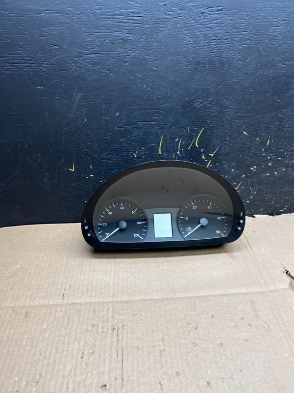 2007 to 2009 Mercedes Sprinter 2500 3500 Instrument Speedometer Cluster Y2489 DG