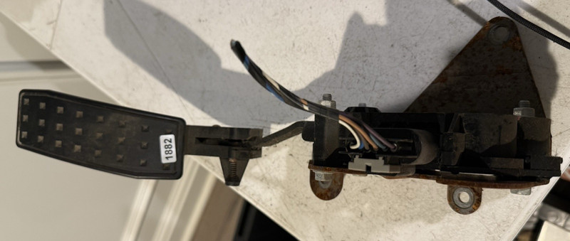 04-07 Cadillac CTSAccelerator Gas Throttle Pedal 6 Pin Connector OEM
